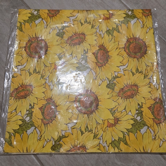 Vintage Wrapping Paper Lot of 4 Gift Wrap Hallmark 8 Sheets 70s All Occasions - Picture 3 of 5